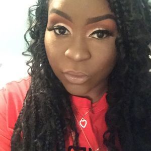 Meet your Posher, Monique